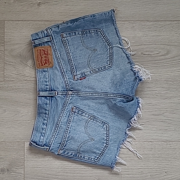 Levis 501 cutoff shorts - Picture 2 of 4